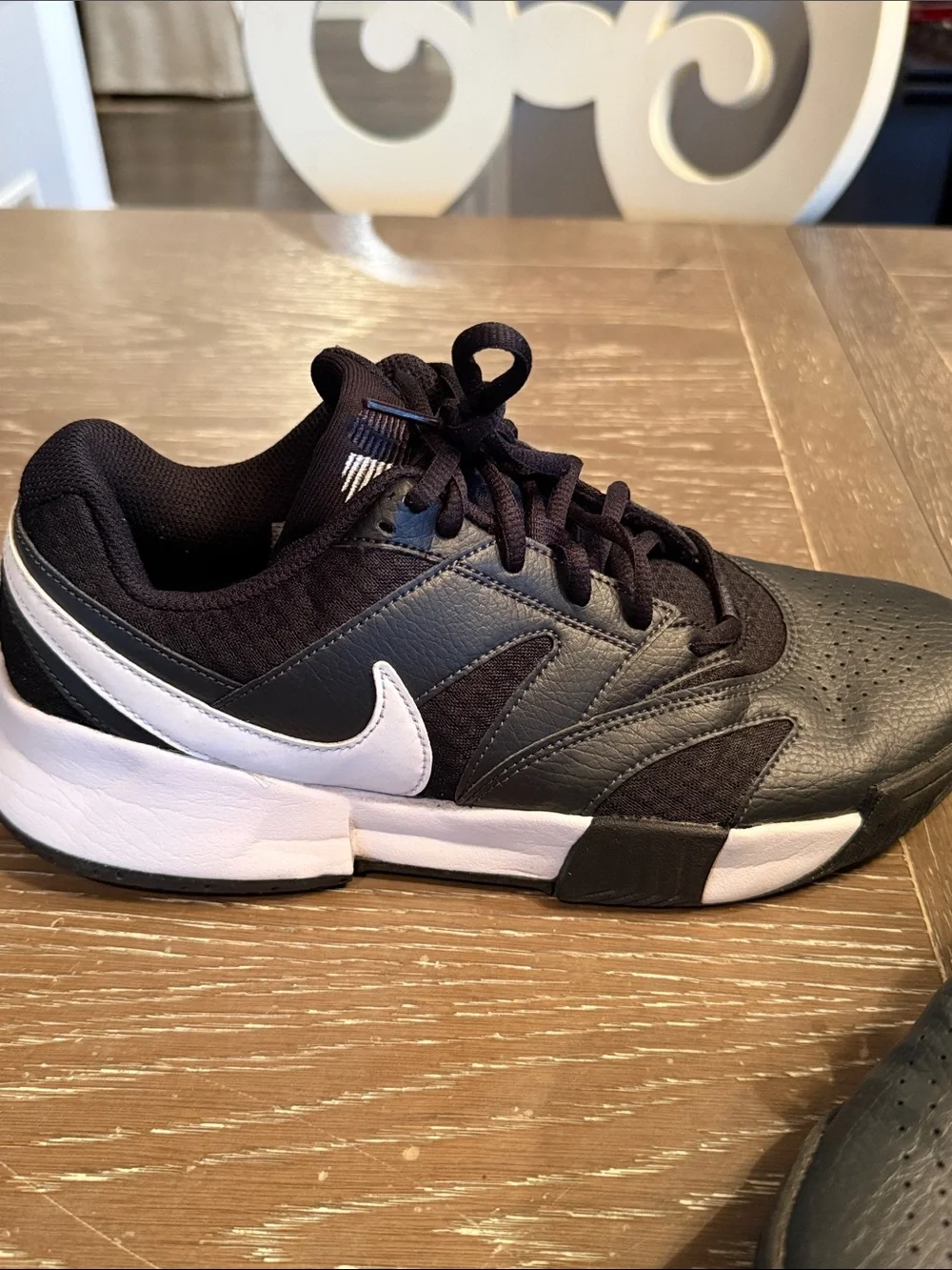 Nike Court Lite 4 sneakers size 8.5 Men's Tennis Shoes excellent condition